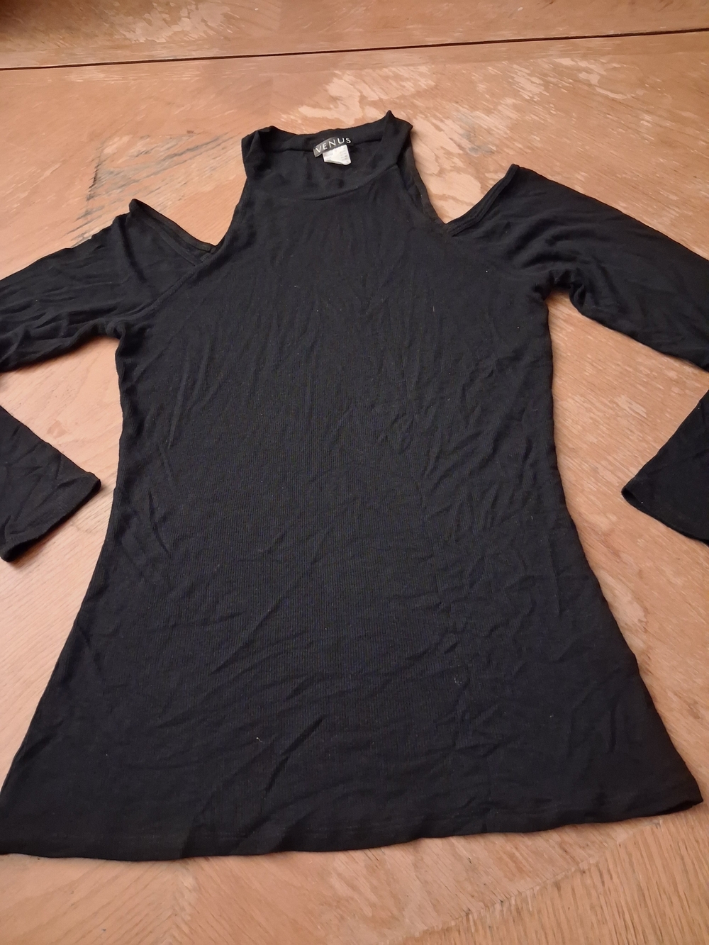 VENUS Black Cold-Shoulder Long Sleeve Tunic Top